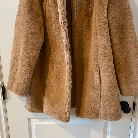 Express Light Brown Faux Fur Coat Size Medium NWT - Picture 6 of 14